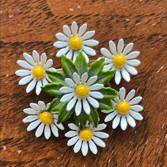Source Unknown Jewelry - Vintage Daisy Pin